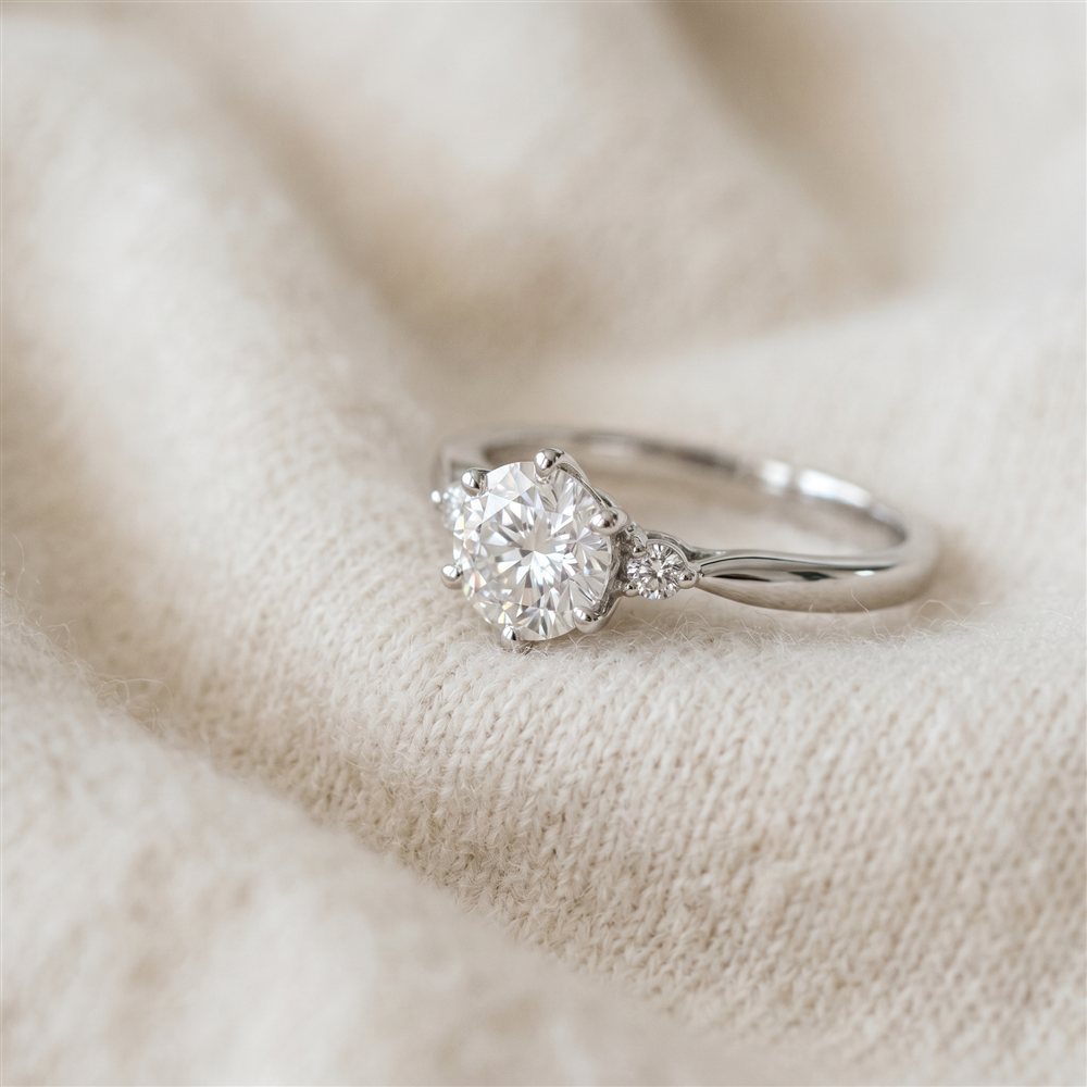 Diamond ring detail on knit