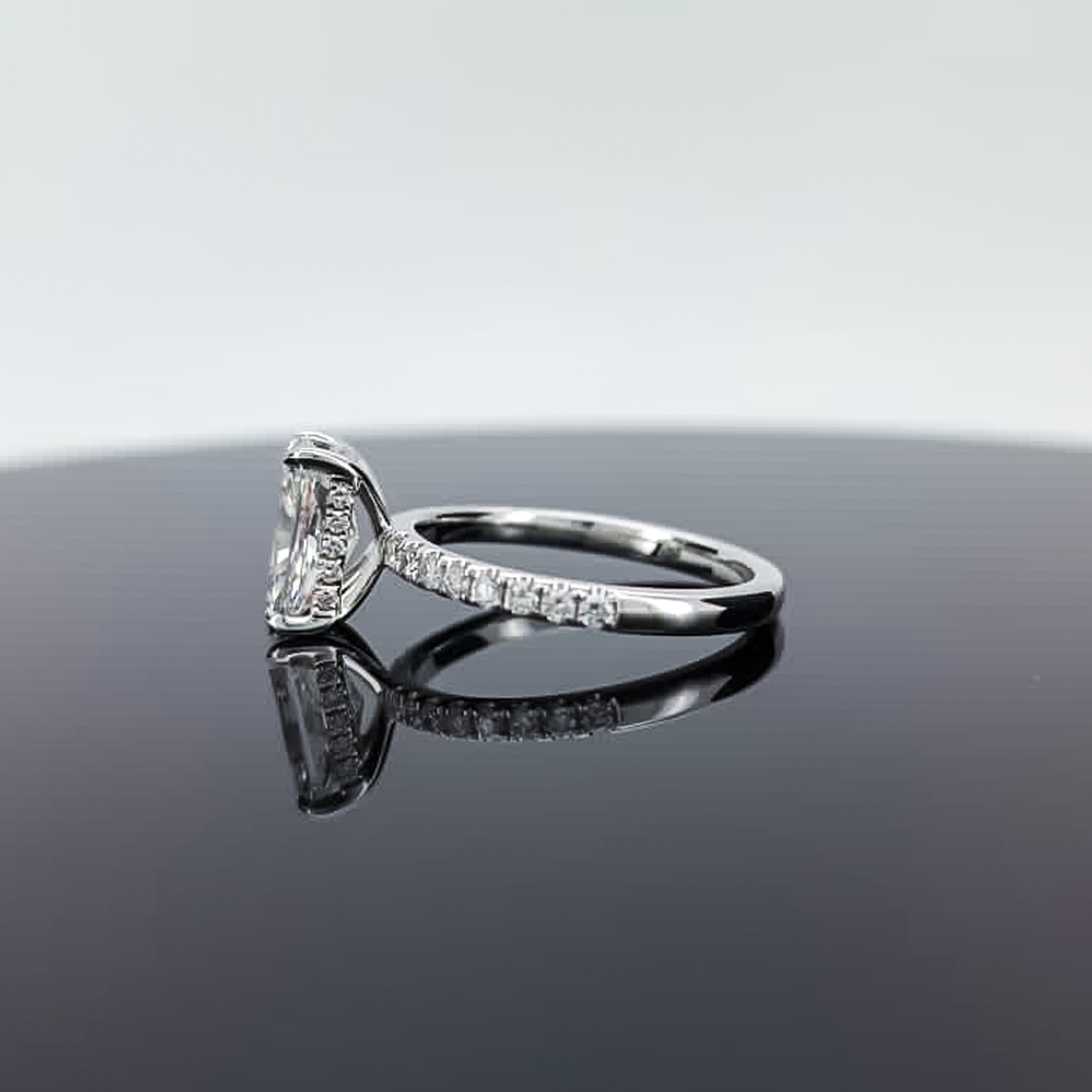 Radiant Cut Diamond Ring Profile